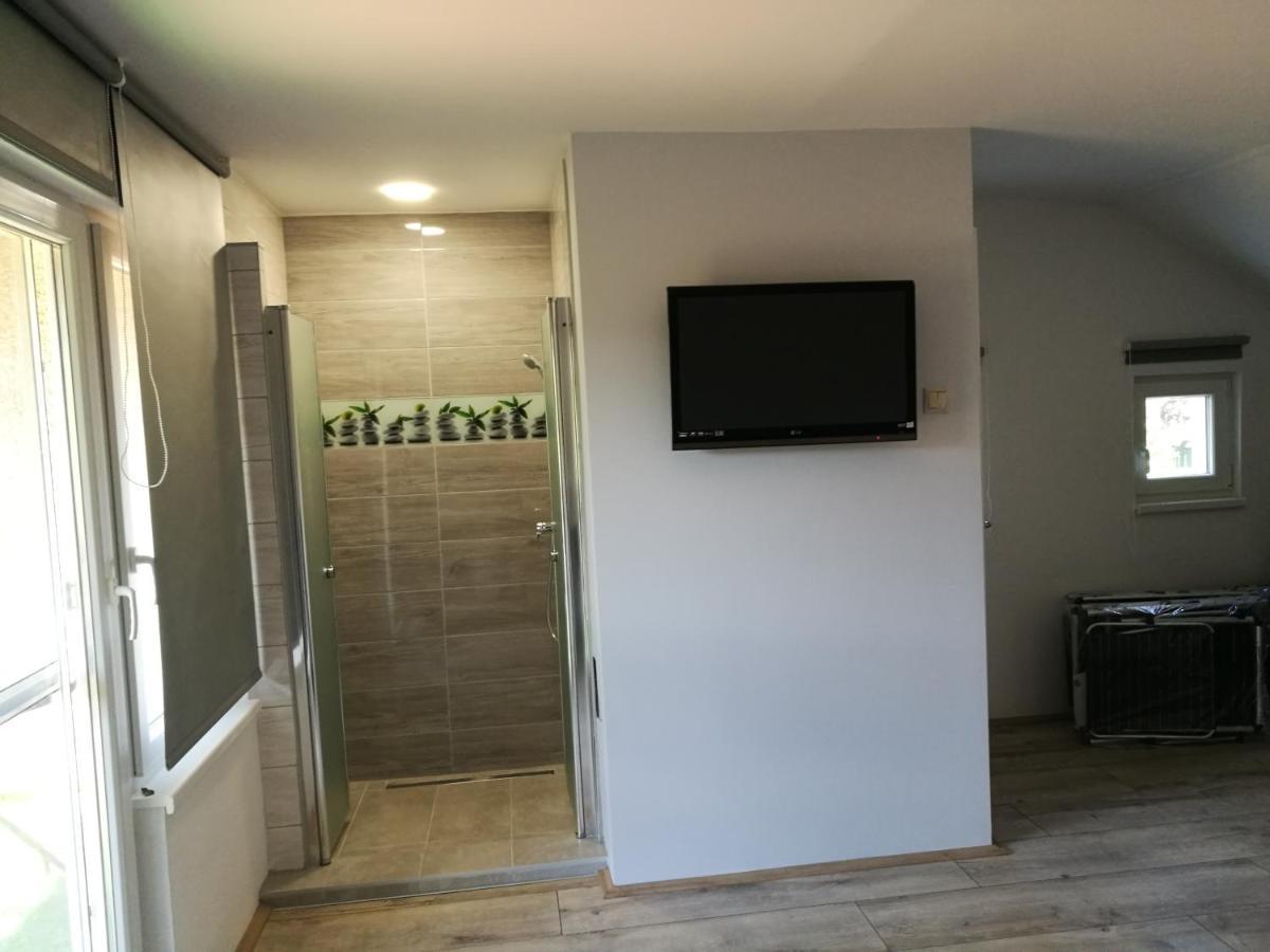 Judit Apartman Vonyarcvashegy Exterior photo